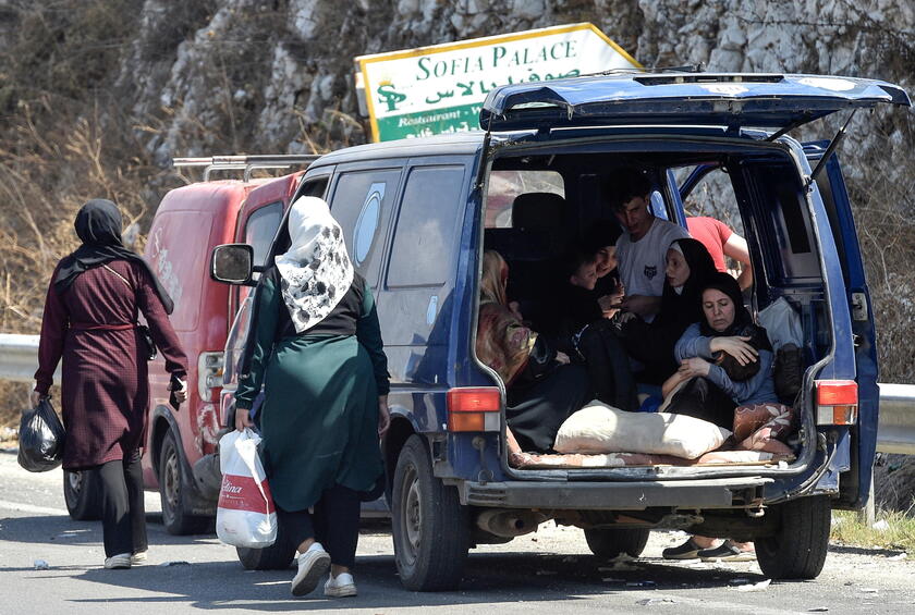 Migliaia di persone fuggono dal Sud del Libano dopo l'inizio dei bombardamenti israeliani