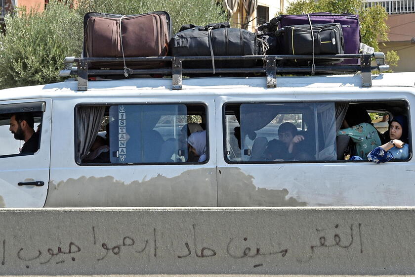 Migliaia di persone fuggono dal Sud del Libano dopo l'inizio dei bombardamenti israeliani