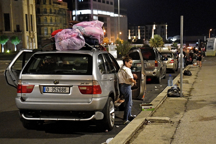 Lebanese flee southern Lebanon as death toll reaches hundreds