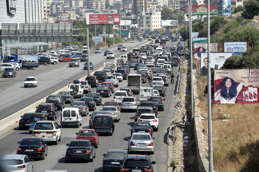 Migliaia di persone fuggono dal Sud del Libano dopo l'inizio dei bombardamenti israeliani