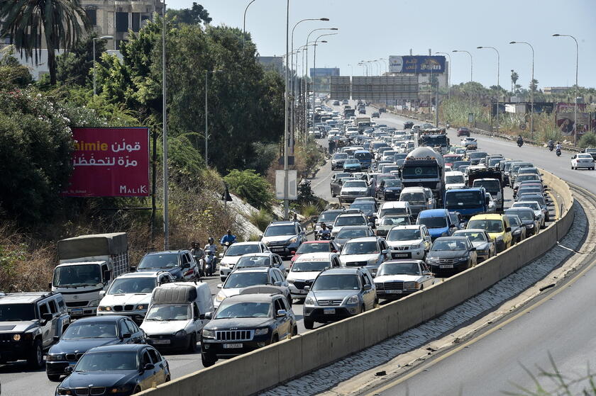 Migliaia di persone fuggono dal Sud del Libano dopo l'inizio dei bombardamenti israeliani