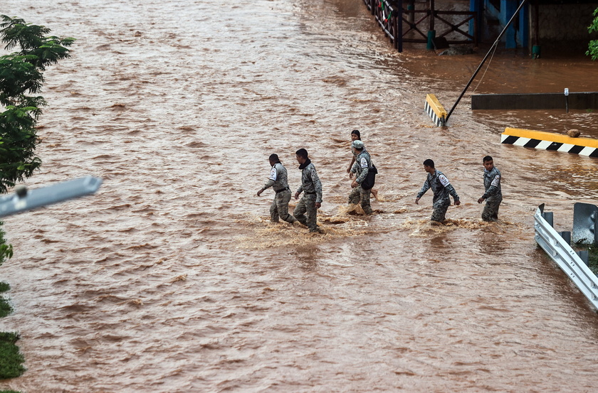 Authorities raise death toll in southern Mexico due to Hurricane John's passage