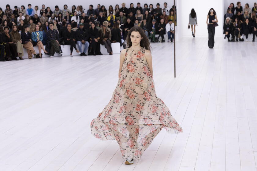 Loewe - Runway - Paris Fashion Week Womenswear S/S 2025