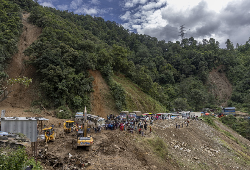 More than 100 dead in landslides and floods in Nepal 