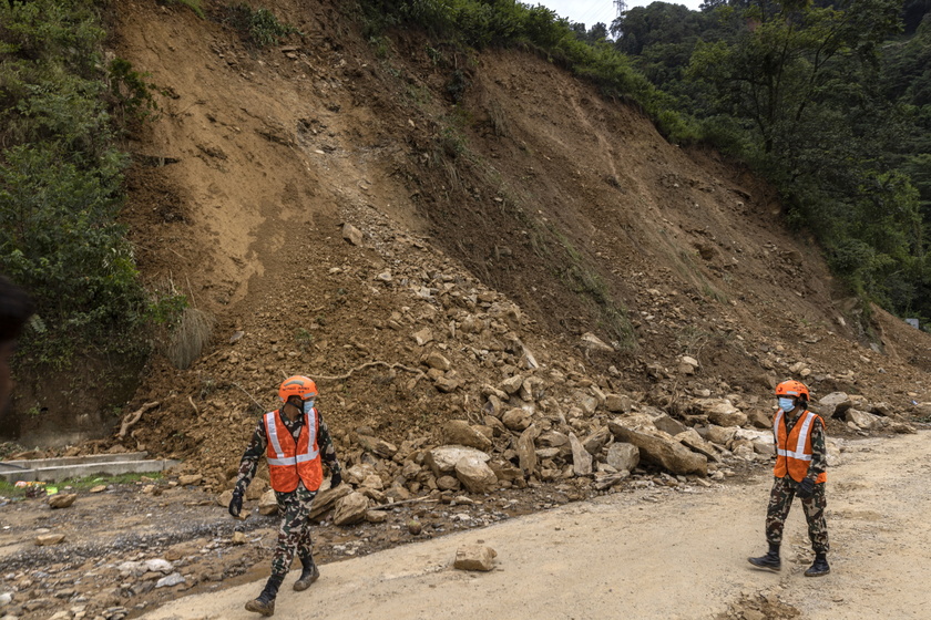 More than 100 dead in landslides and floods in Nepal 