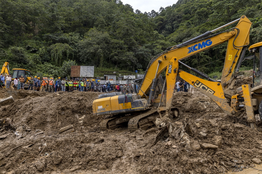 More than 100 dead in landslides and floods in Nepal 