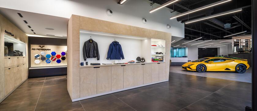 Lamborghini aggiorna lo showroom di Calgary