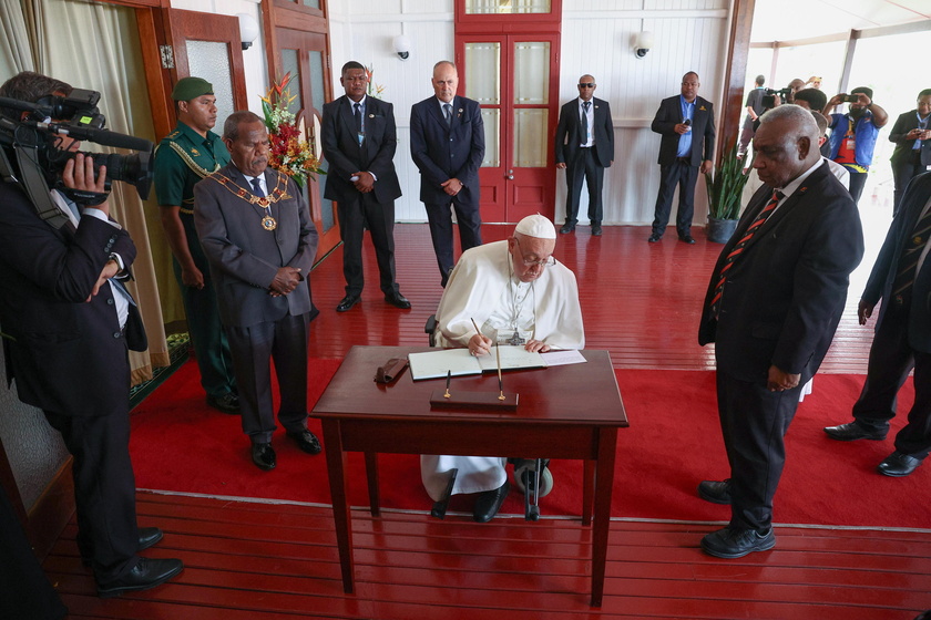 Pope Francis visits Papua New Guinea