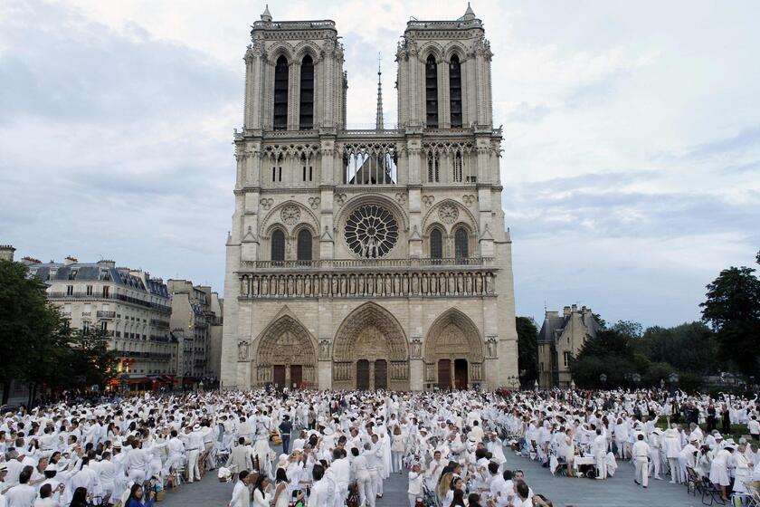 Notre-Dame riapre fra tre mesi, nel 2019 il terribile incendio