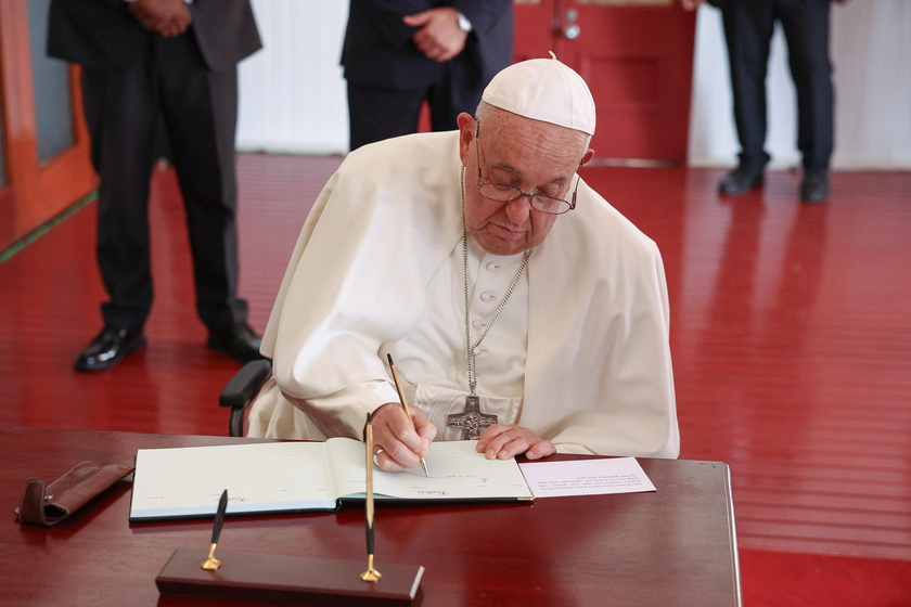 Pope Francis visits Papua New Guinea