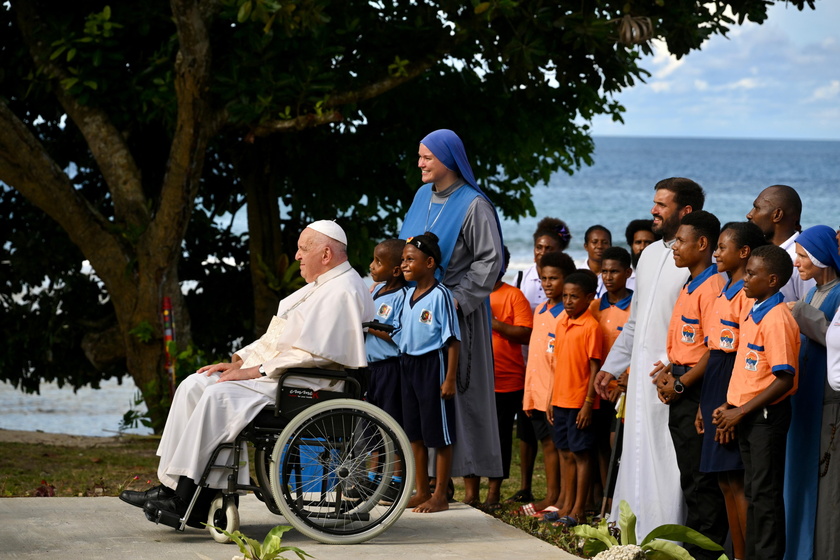 Pope Francis visits Papua New Guinea