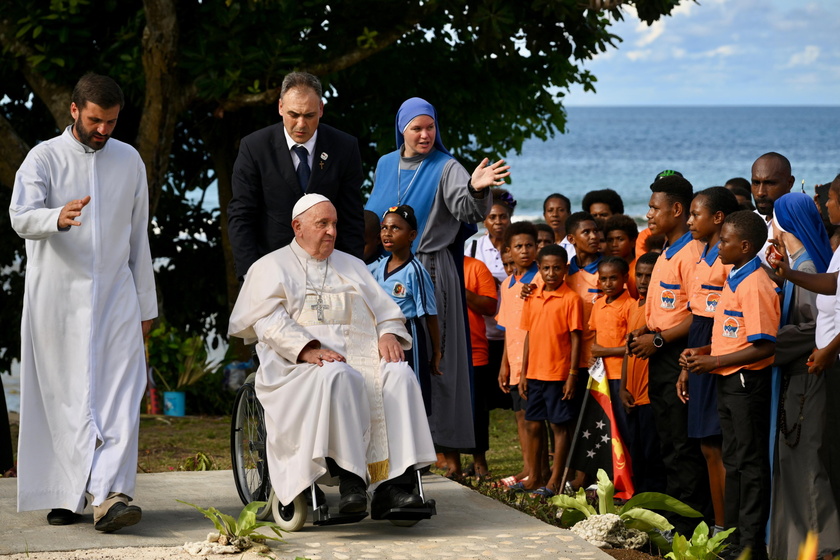 Pope Francis visits Papua New Guinea