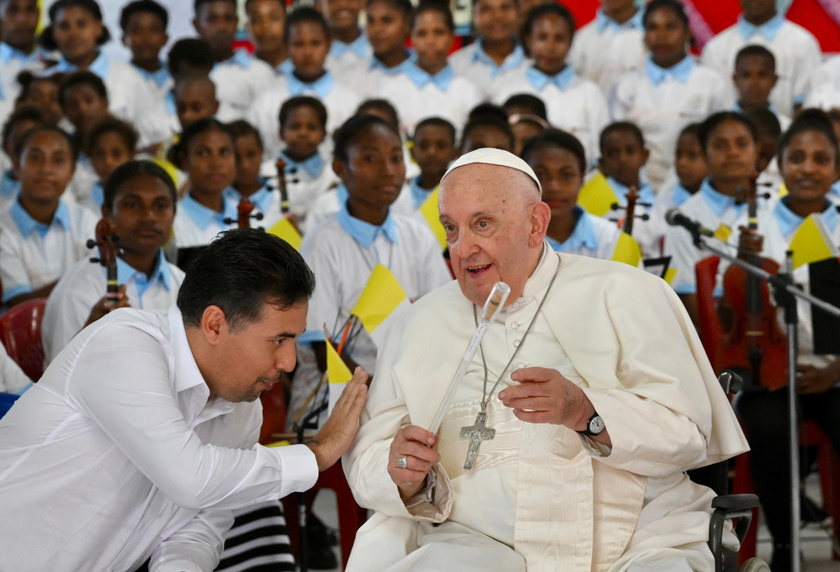 Pope Francis visits Papua New Guinea