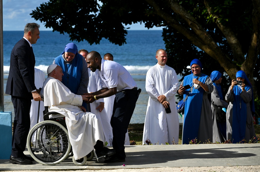 Pope Francis visits Papua New Guinea