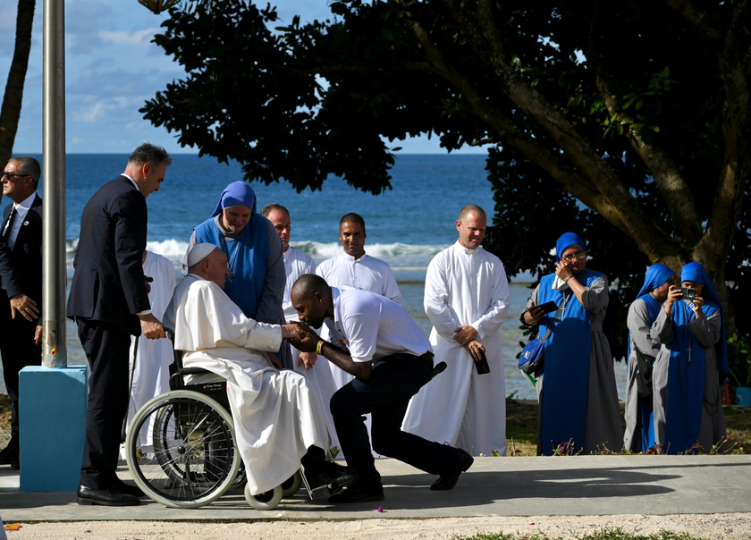 Pope Francis visits Papua New Guinea