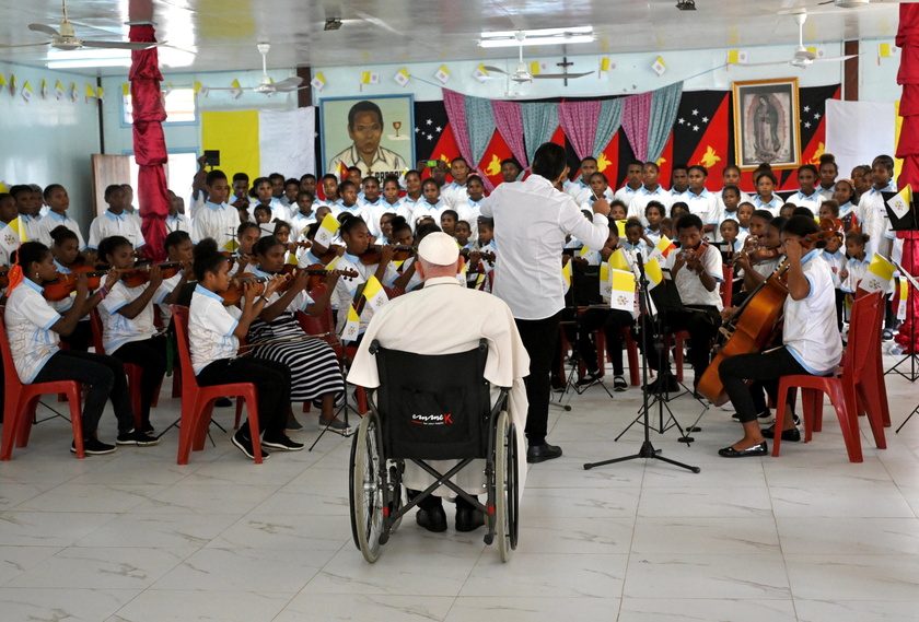 Pope Francis visits Papua New Guinea