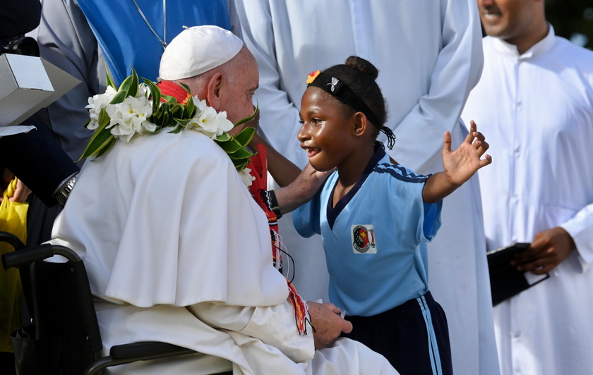 Pope Francis visits Papua New Guinea