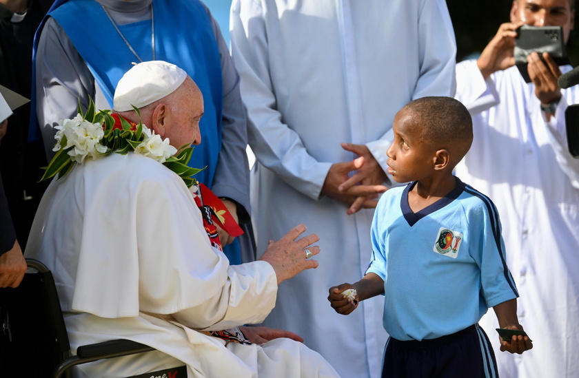 Pope Francis visits Papua New Guinea