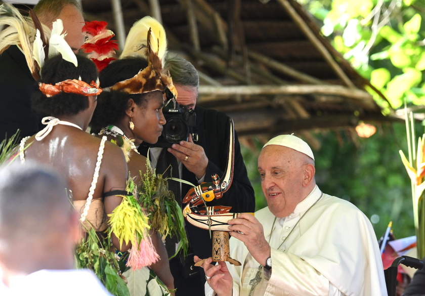 Pope Francis visits Papua New Guinea