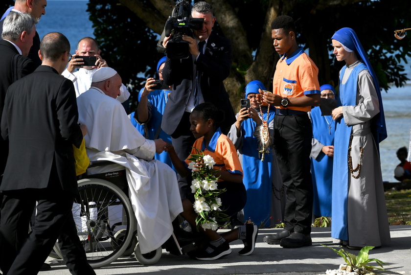 Pope Francis visits Papua New Guinea