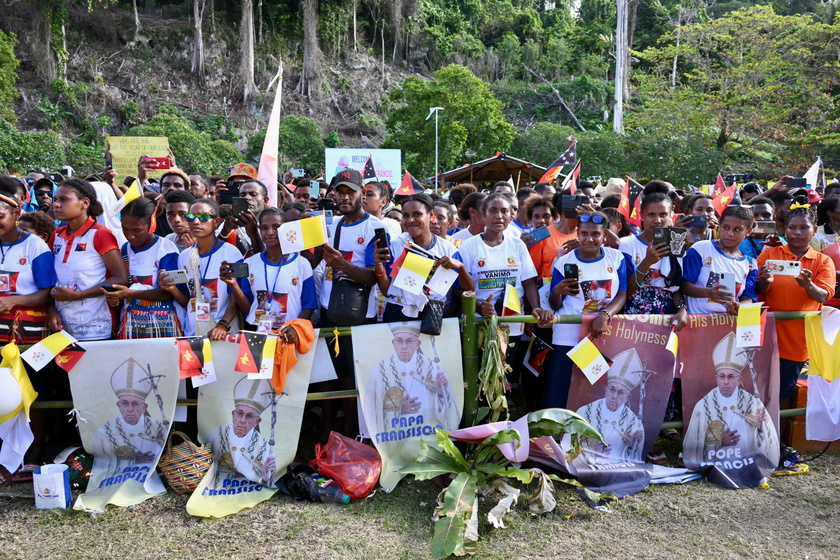 Pope Francis visits Papua New Guinea