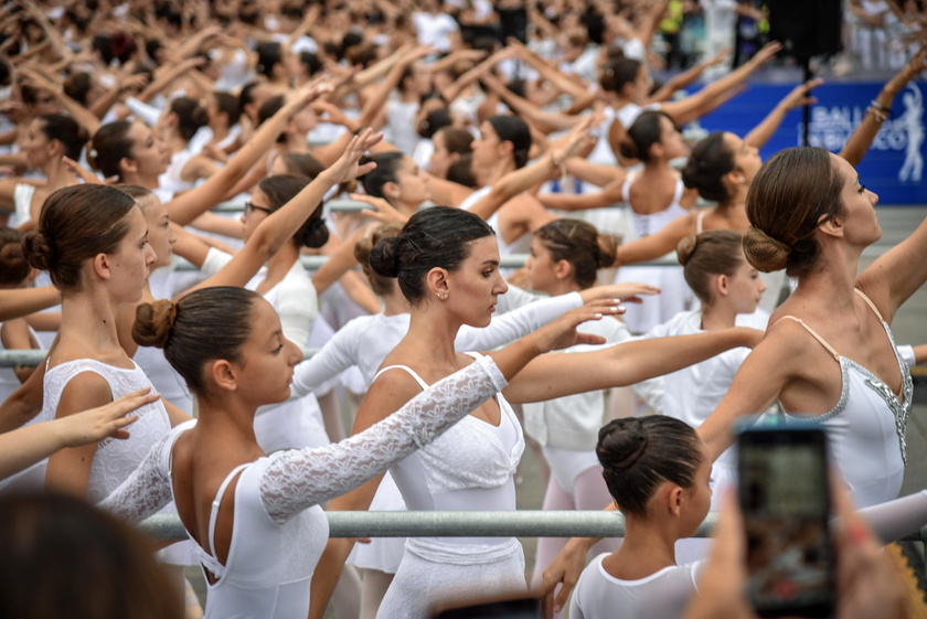 OnDance dance festival at Piazza Duomo in Milan