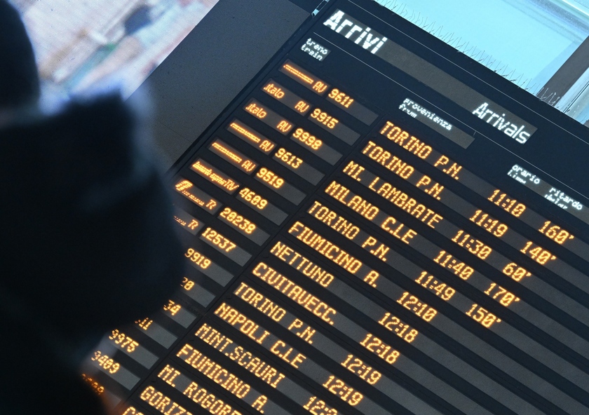 Guasto nodo Milano, ritardi treni fino a 140 minuti a Roma