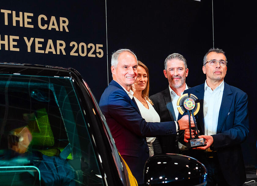 Vittoria della Renault 5 al The Car of the Year 2025