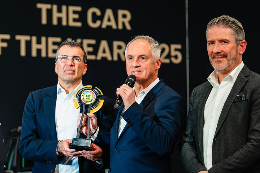 Vittoria della Renault 5 al The Car of the Year 2025