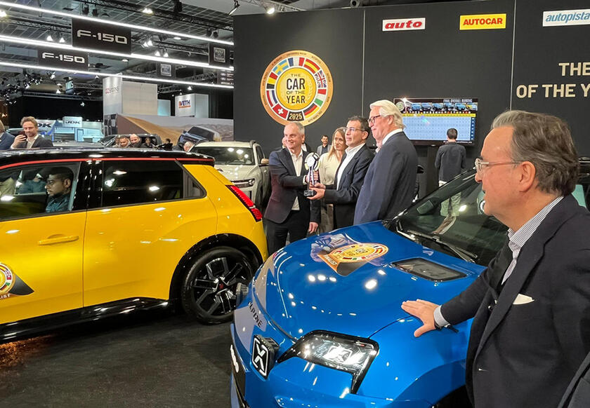 Vittoria della Renault 5 al The Car of the Year 2025