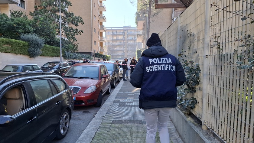 Neonato trovato morto in una culla termica chiesa a Bari