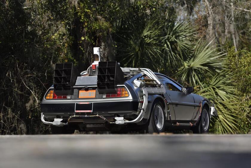 DeLorean DMC-12