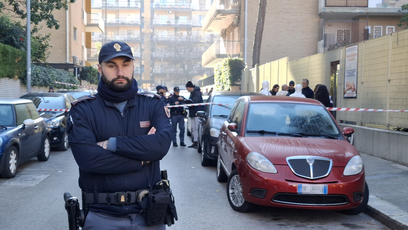 Neonato trovato morto in una culla termica chiesa a Bari