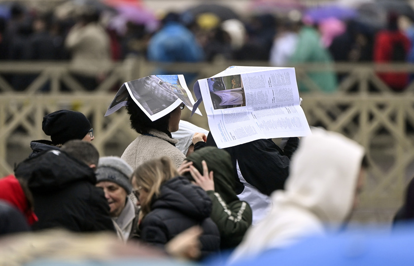 ++ Il Papa, basta colpire civili, rispettate i diritti umani ++