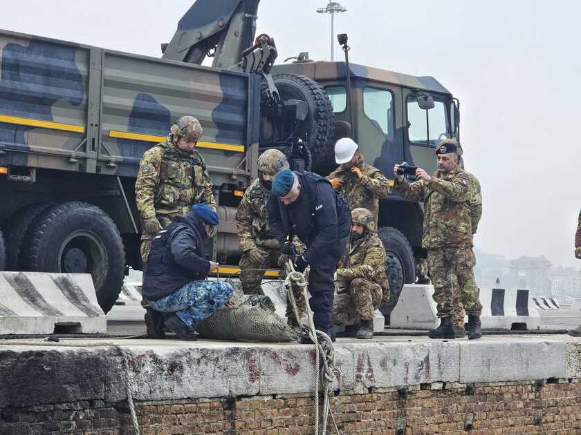 Terminato il disinnesco dell'ordigno bellico al porto di Ancona