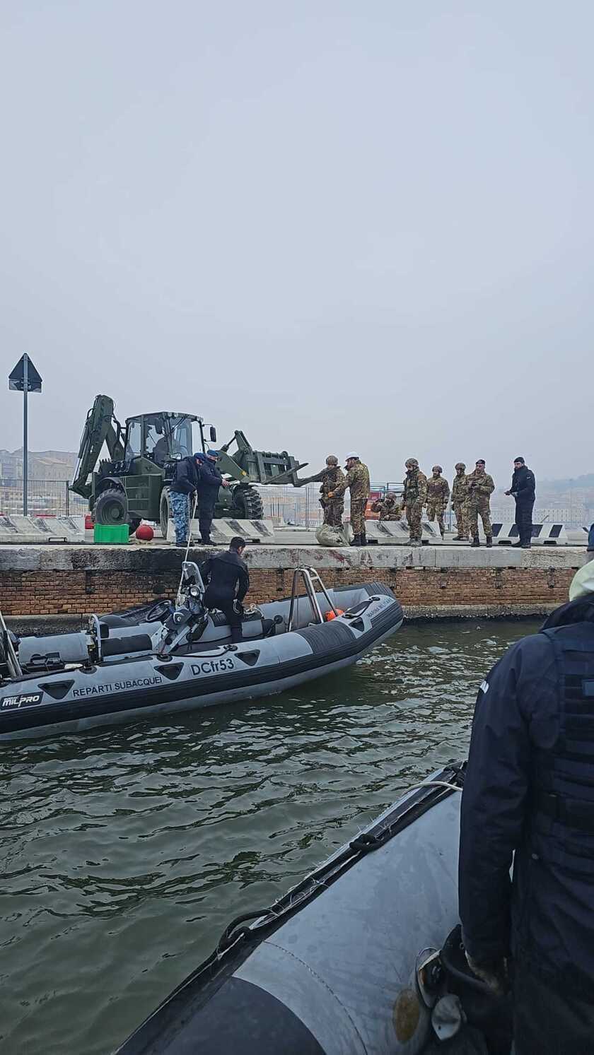 Terminato il disinnesco dell'ordigno bellico al porto di Ancona