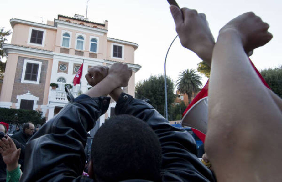 Sono state numerose oggi in tutta Italia le manifestazioni organizzate a sostegno delle rivolte in Tunisia che hanno provocato la cacciata del presidente Ben Ali © Ansa