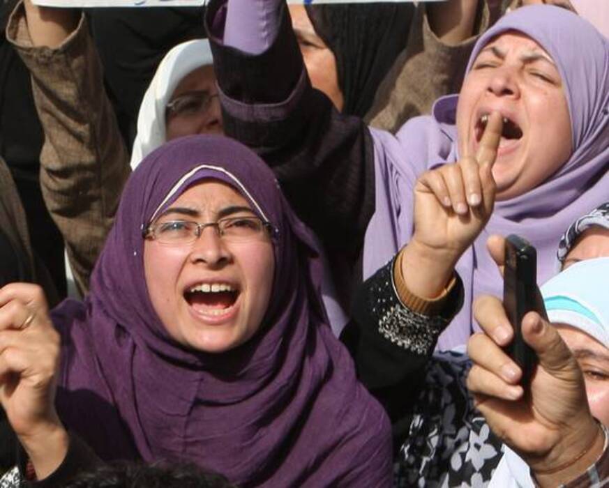 Donne egiziane protestano contro il regime di Mubarak questa mattina al Cairo © Ansa