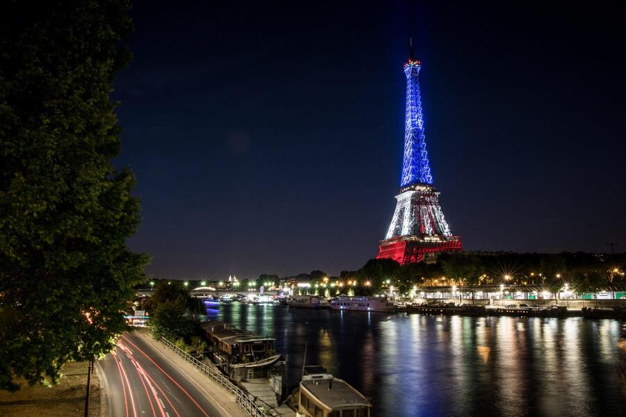 La Torre Eiffel cambierà colore e (forse) diventerà rossa