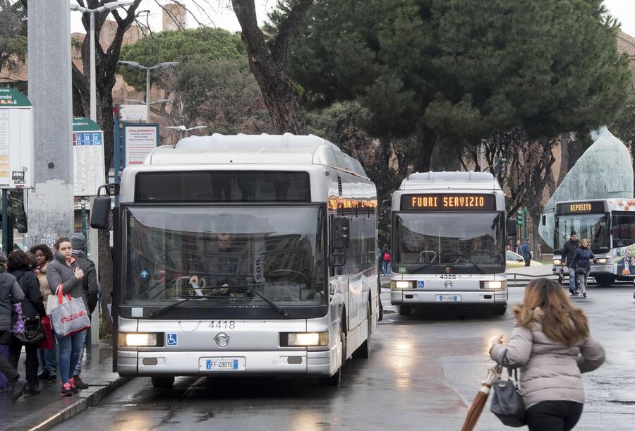 Roma: Chiuse Metro A-B Per Sciopero, Caos Traffico - Primopiano - Ansa.it