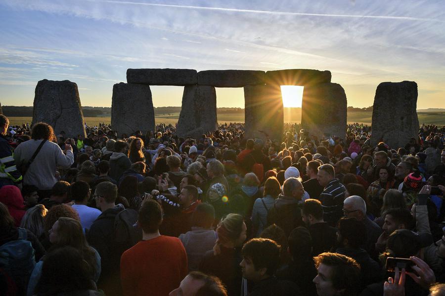 In migliaia a Stonehenge per il solstizio estate Foto Ansa.it