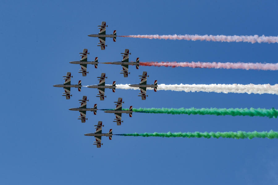 25 aprile le Frecce tricolori sorvolano Roma deserta Primopiano