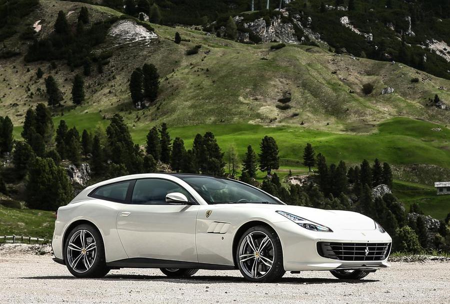  Ferrari  GTC4Lusso  trazione integrale eleganza e 