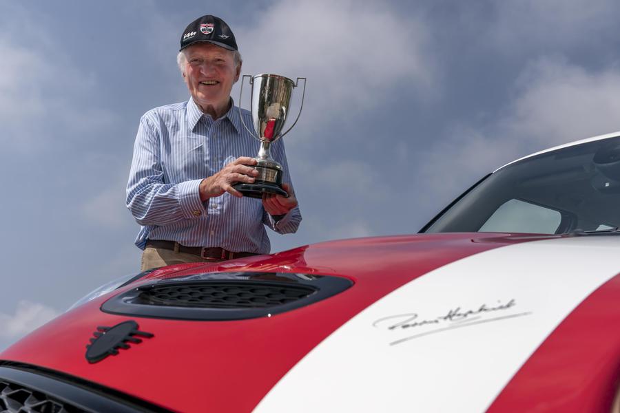  Mini  Paddy Hopkirk celebra storica vittoria a Monte Carlo 