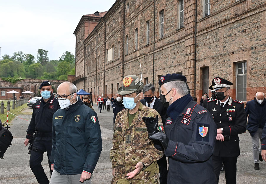 Vaccini: Figliuolo al Primo Reggimento Carabinieri ...