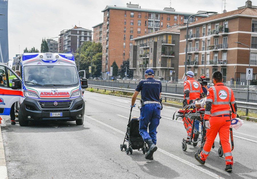 Incidenti Stradali:scontro Auto-bus A Milano, Decina Contusi ...