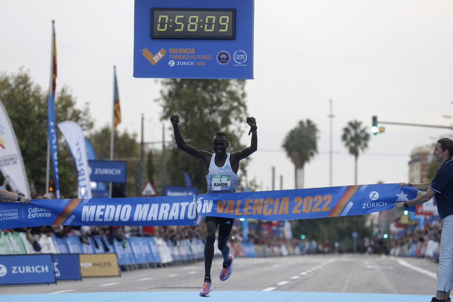 Il keniota Kibiwott Kandie vince mezza maratona di Valencia Sport