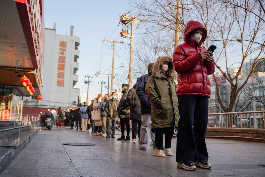 Covid, gente in fila per il test Pcr a Chaoyang - Primopiano - Ansa.it