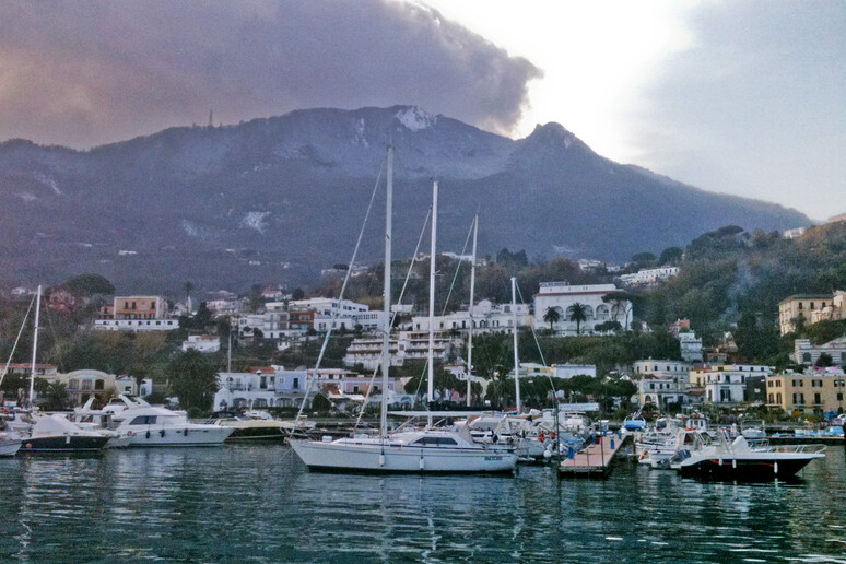 L 'isola di Ischia - RIPRODUZIONE RISERVATA