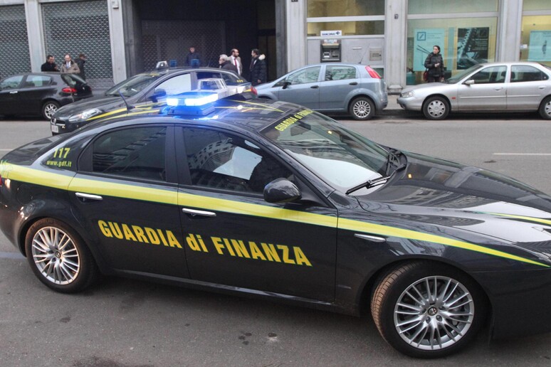 Un auto della Guardia di Finanza, foto di Stefano Porta - RIPRODUZIONE RISERVATA